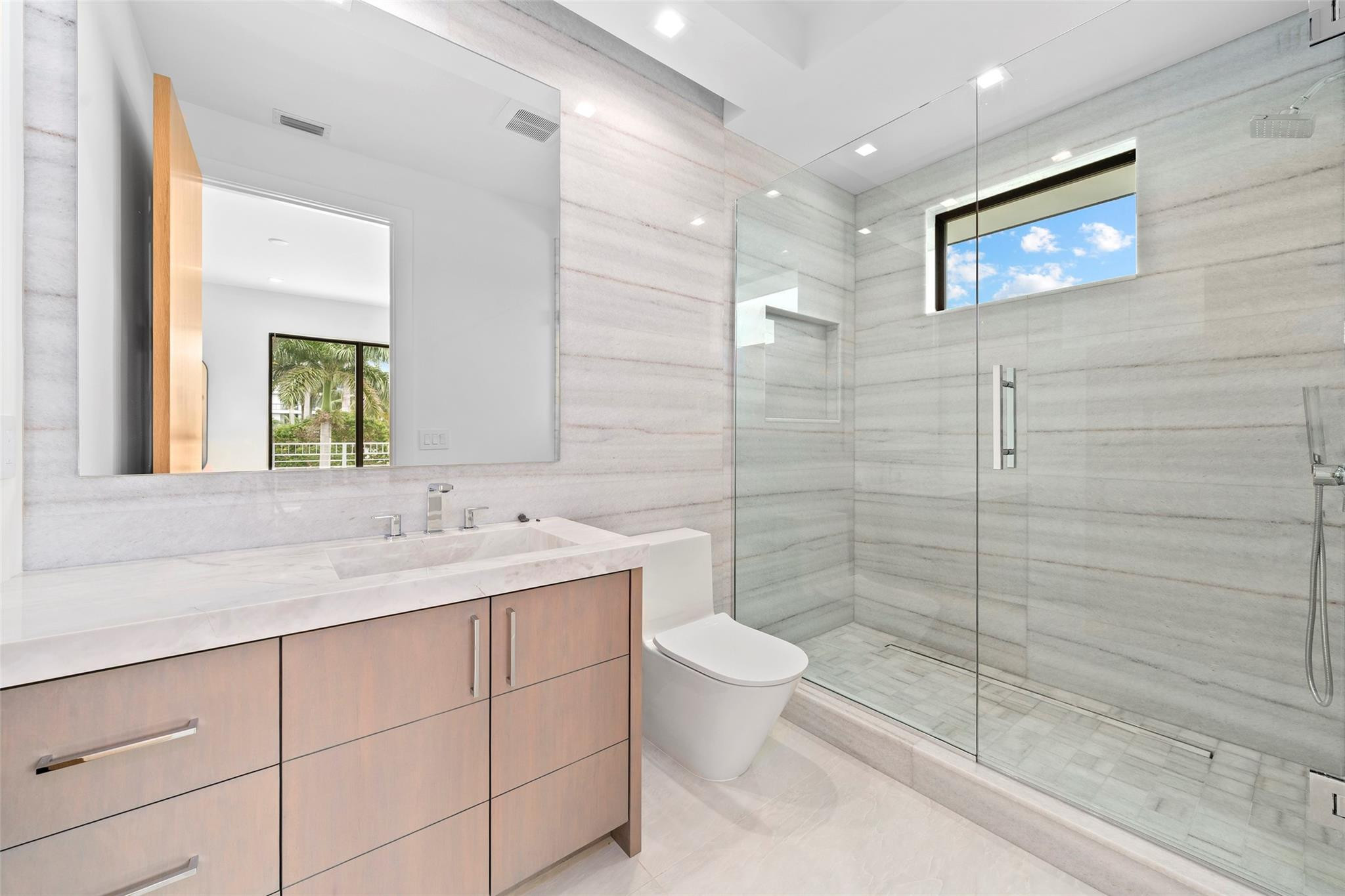 24 Fiesta Fort Lauderdale, FL 33301