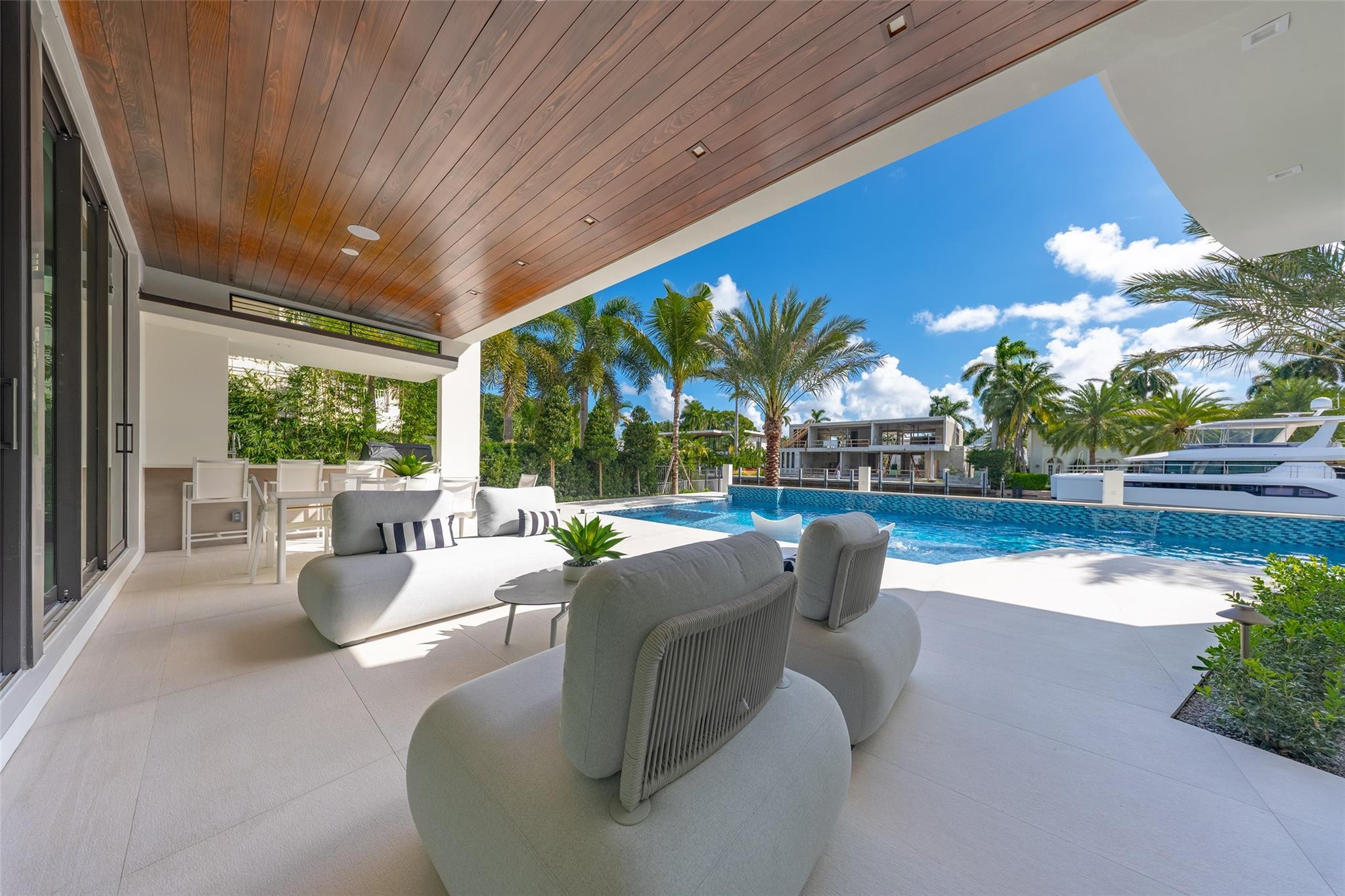 24 Fiesta Fort Lauderdale, FL 33301