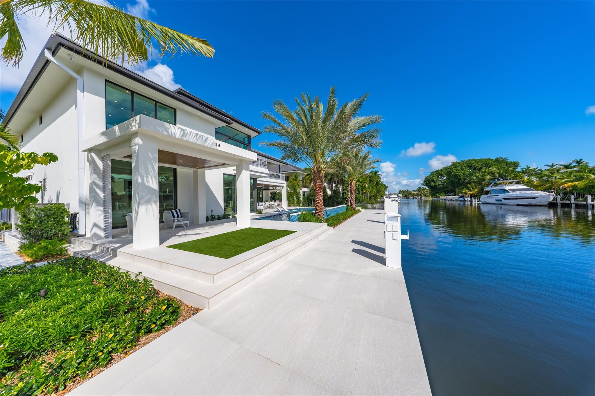 24 Fiesta Fort Lauderdale, FL 33301