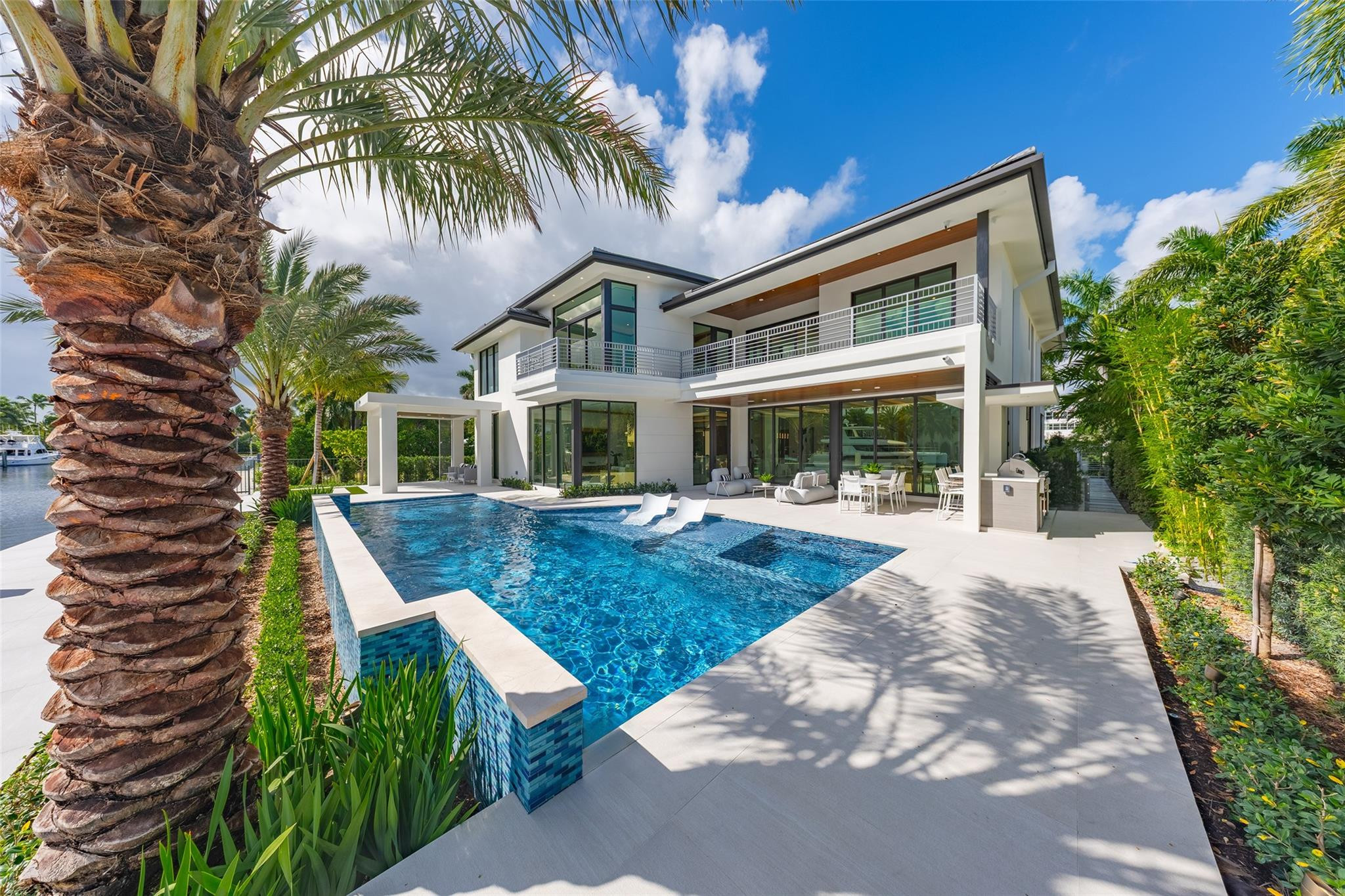 24 Fiesta Fort Lauderdale, FL 33301