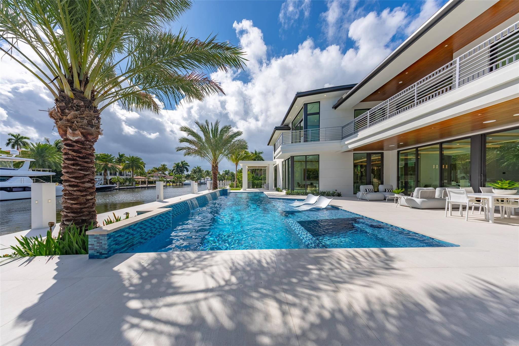 24 Fiesta Fort Lauderdale, FL 33301