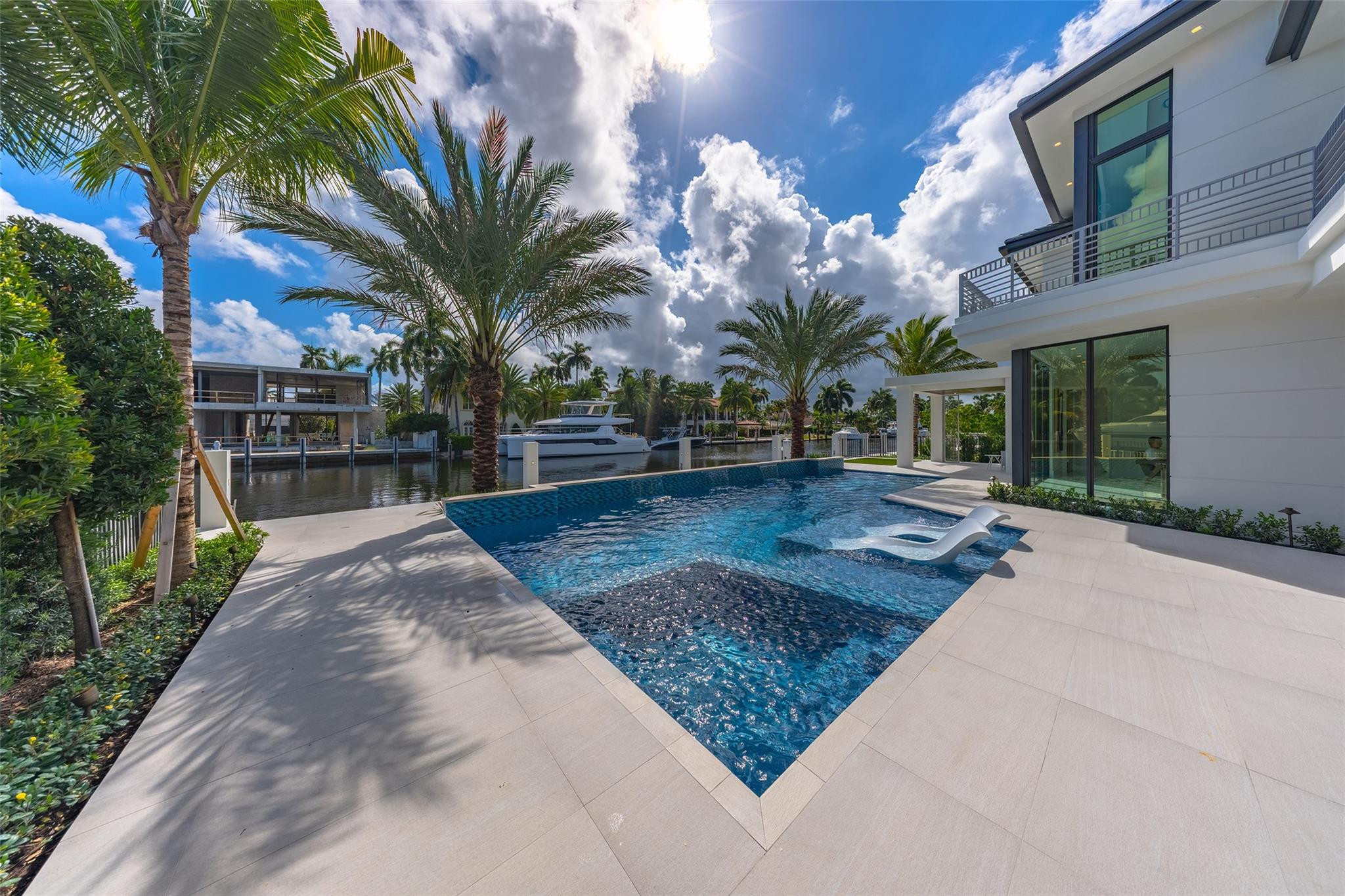 24 Fiesta Fort Lauderdale, FL 33301