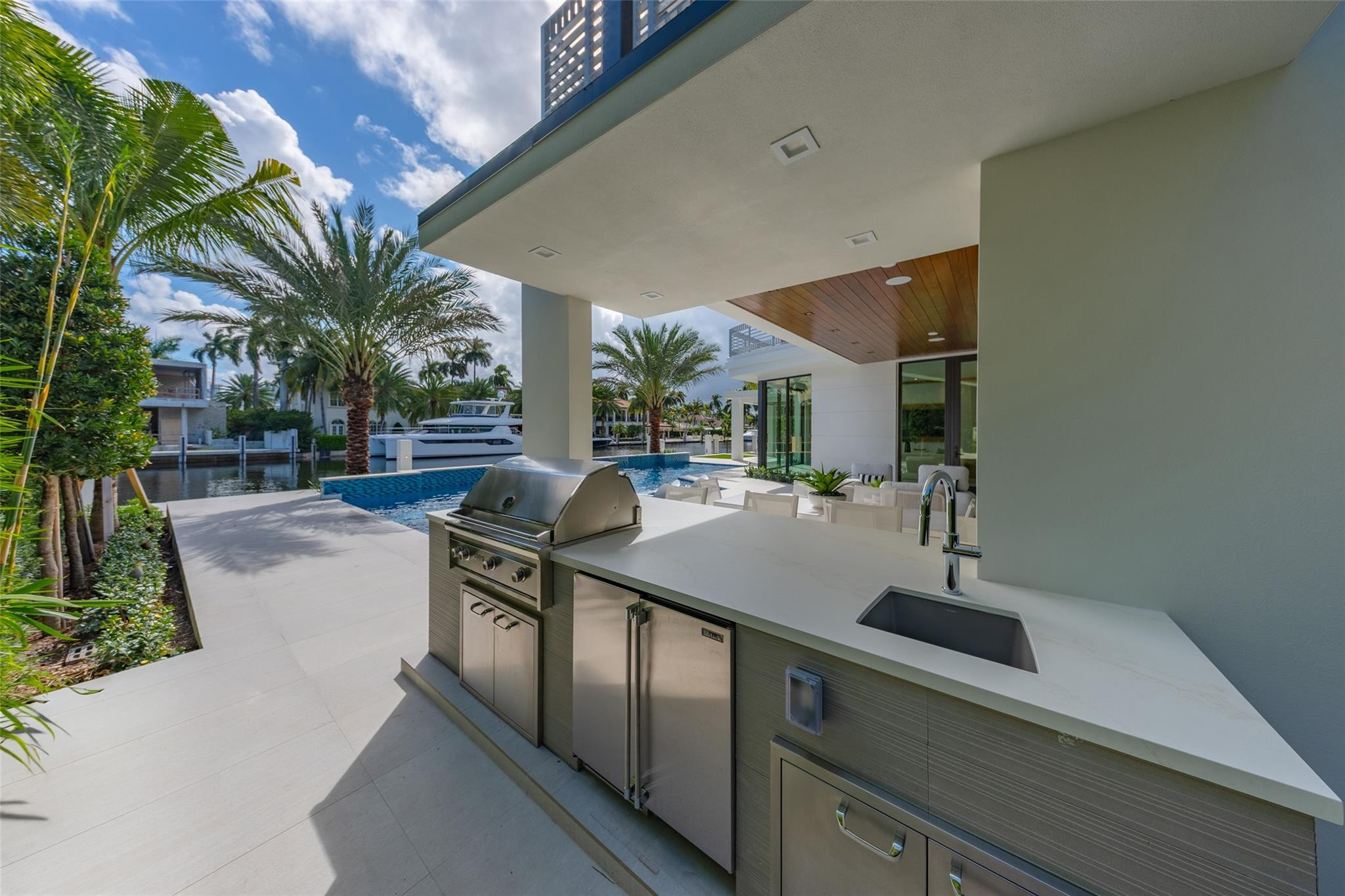 24 Fiesta Fort Lauderdale, FL 33301