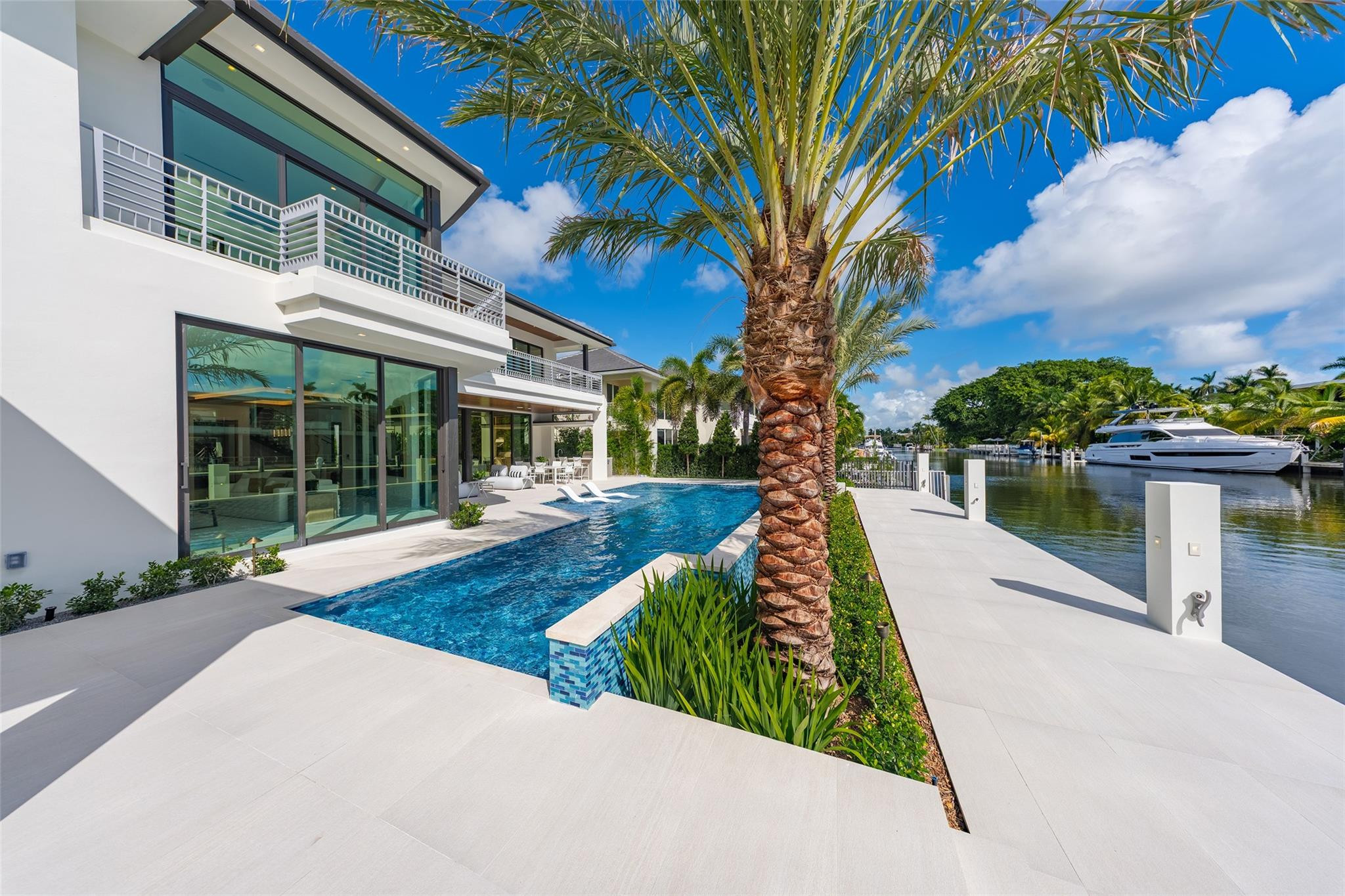 24 Fiesta Fort Lauderdale, FL 33301
