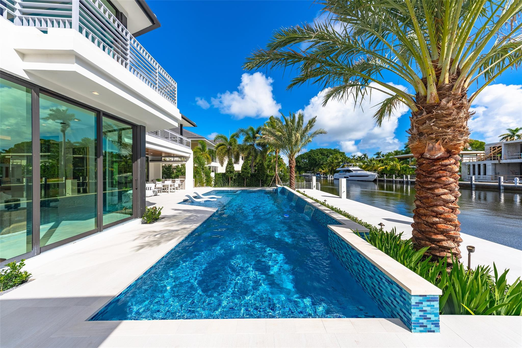 24 Fiesta Fort Lauderdale, FL 33301