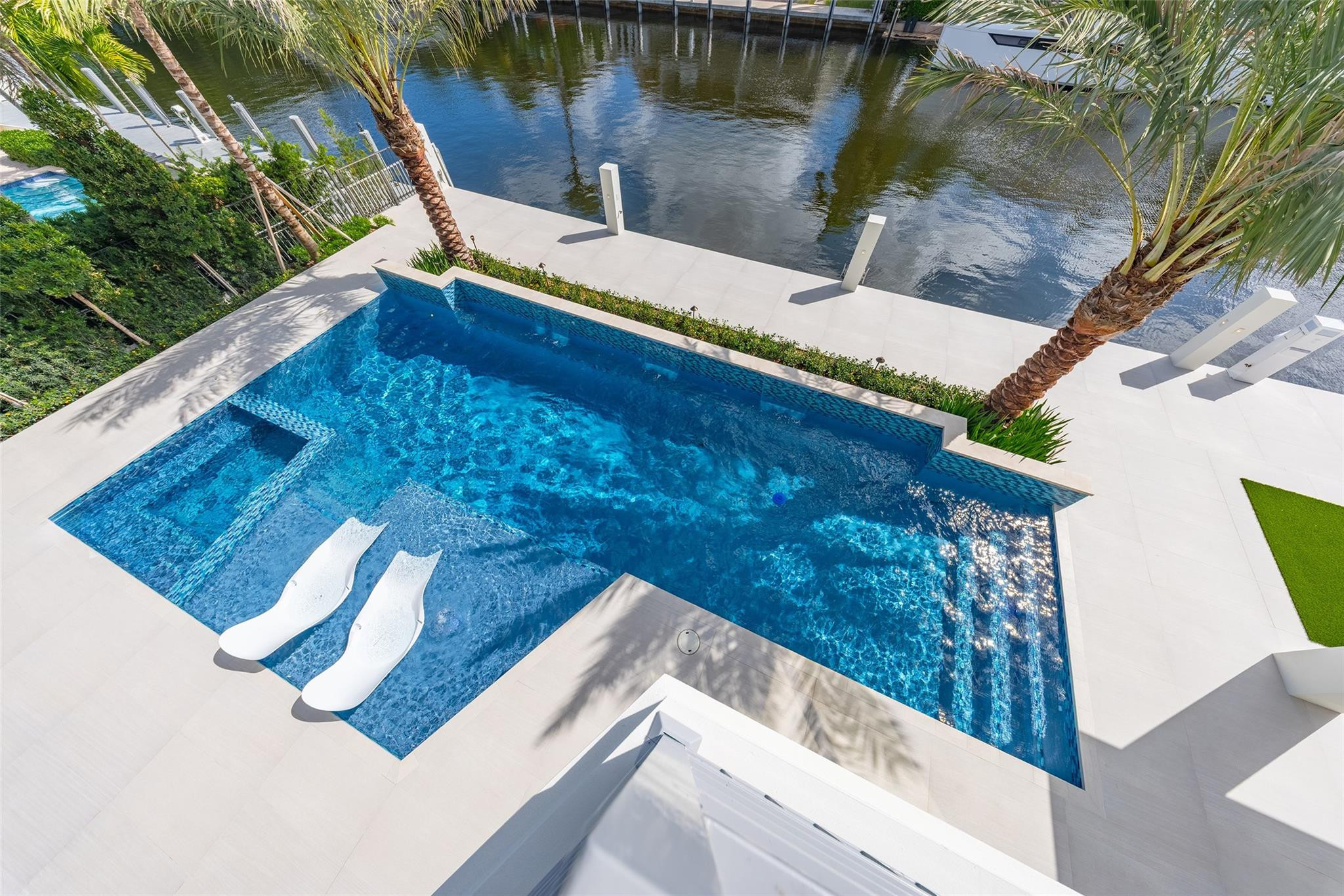 24 Fiesta Fort Lauderdale, FL 33301