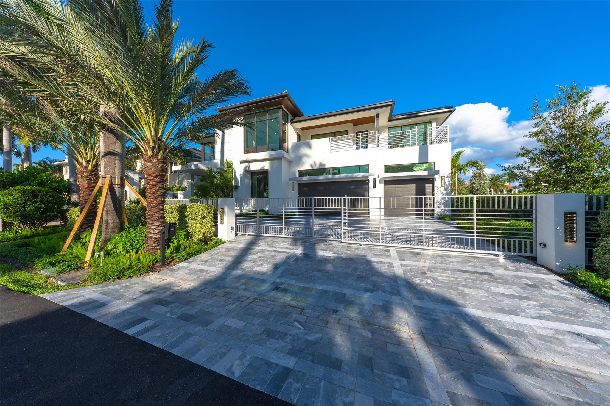 24 Fiesta Fort Lauderdale, FL 33301