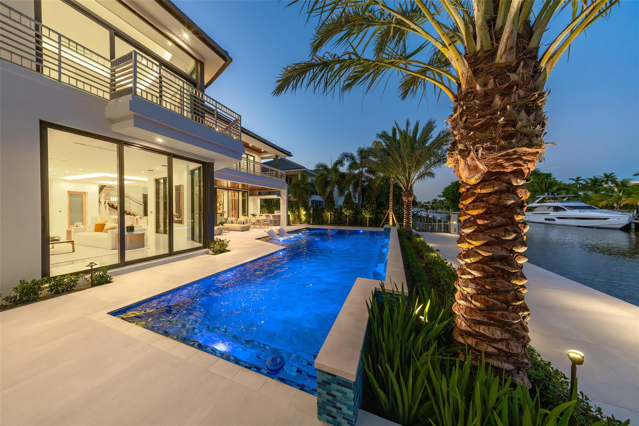 24 Fiesta Fort Lauderdale, FL 33301