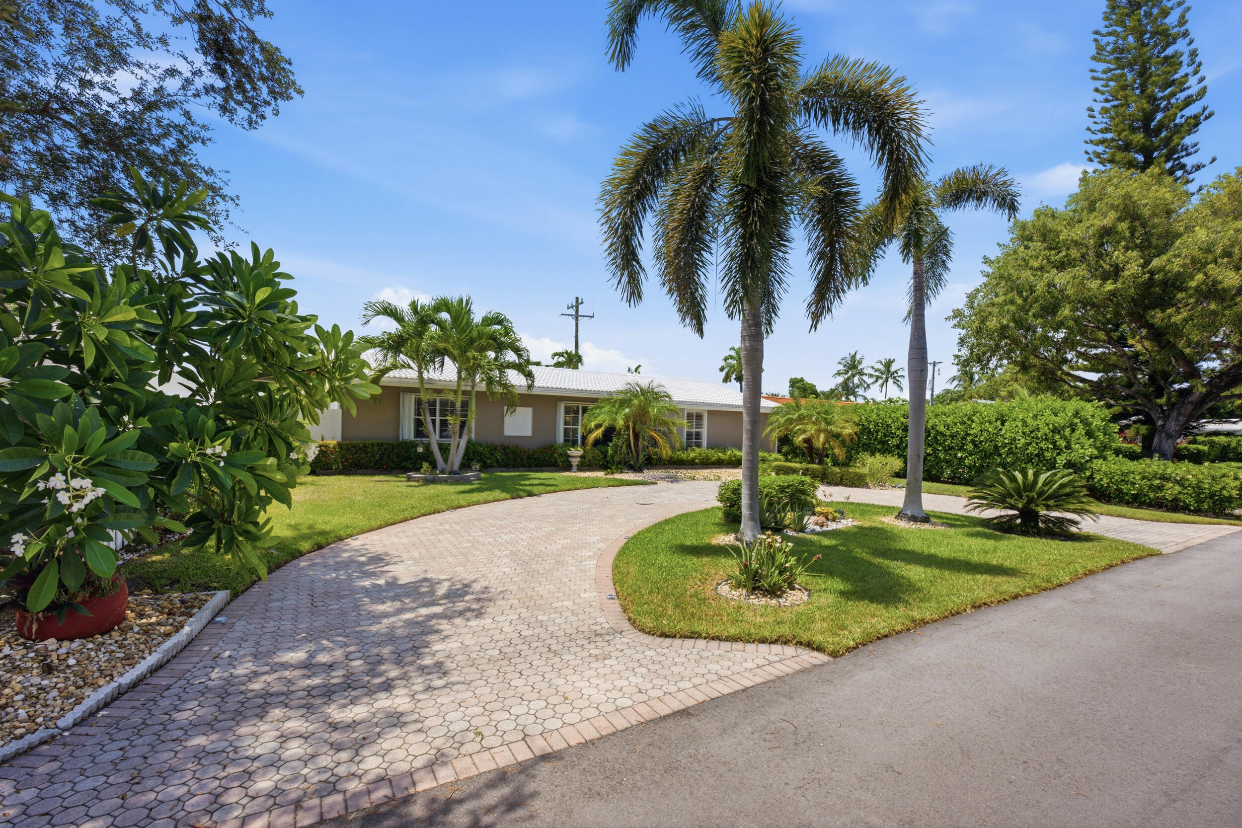 2511 NE 20th Lighthouse Point, FL 33064
