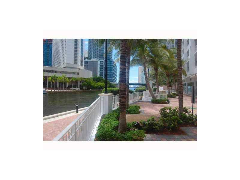 image Brickell on the River North35
