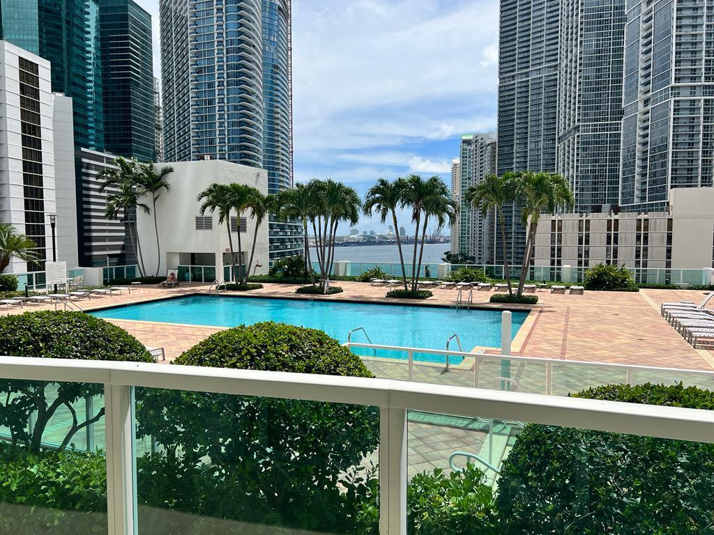 image Brickell on the River North37
