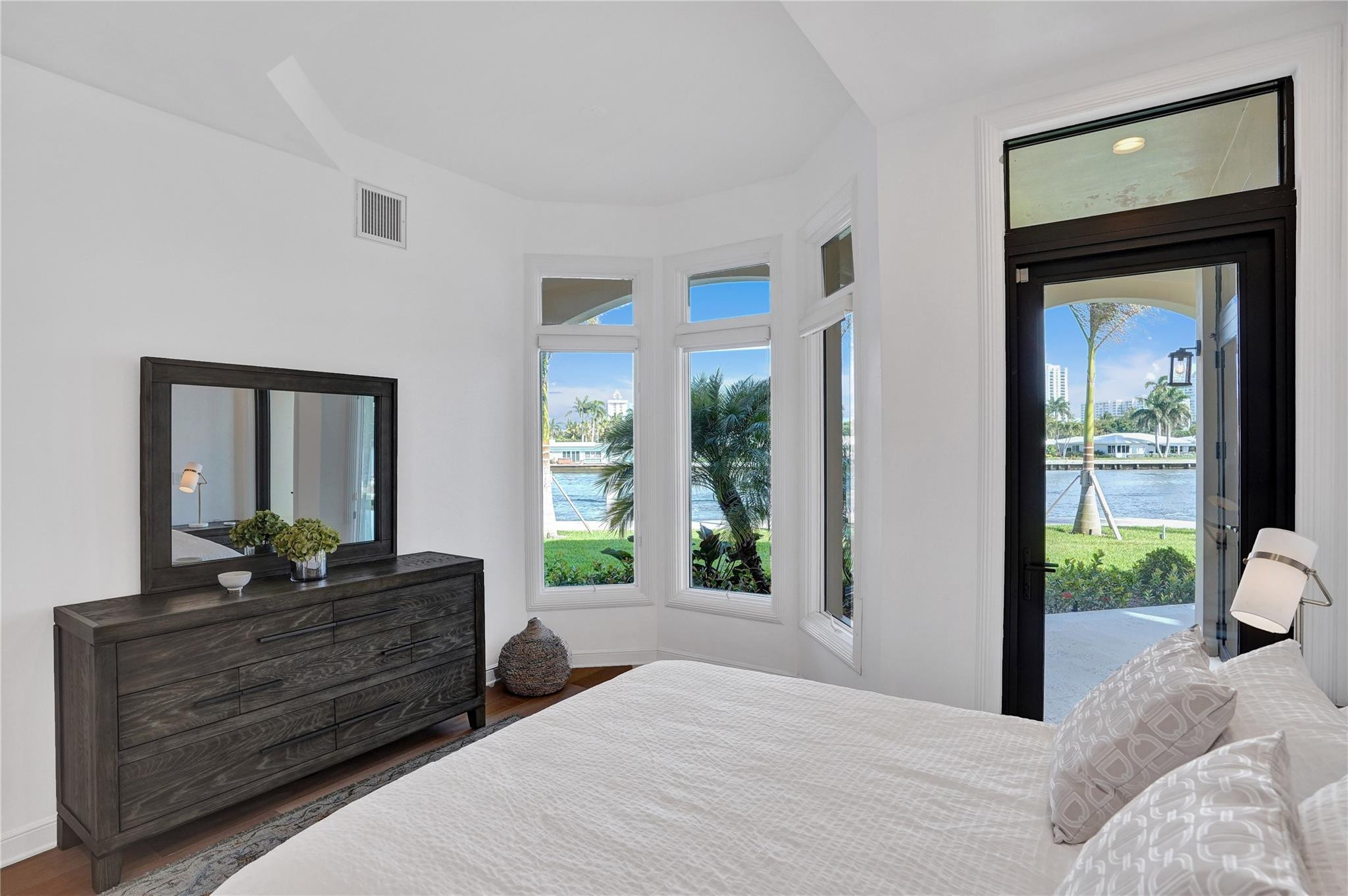 2584 SE 12th St Pompano Beach, FL 33062