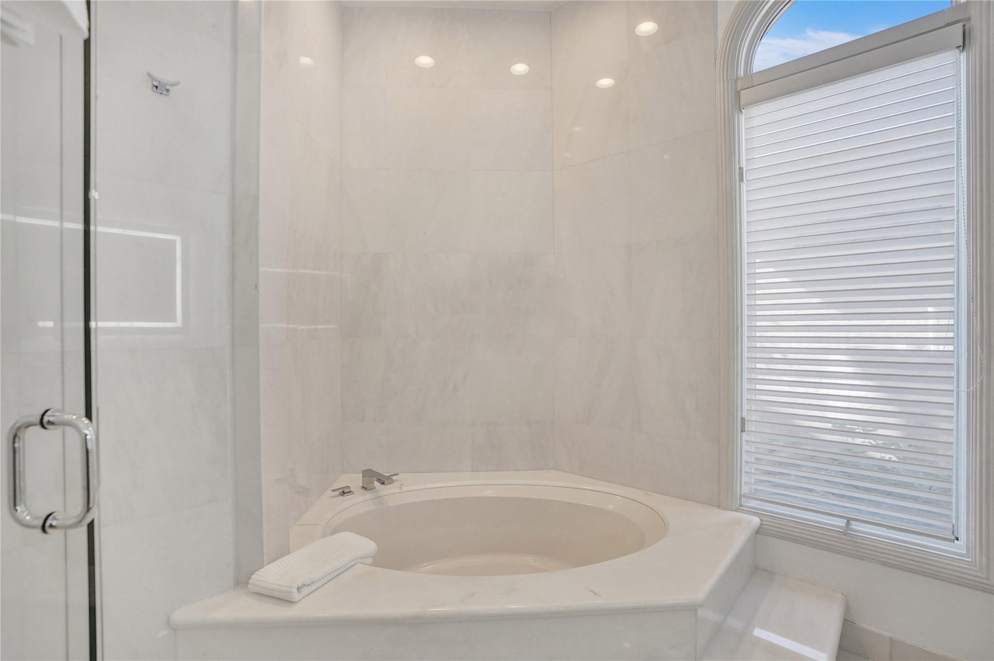 2584 SE 12th St Pompano Beach, FL 33062