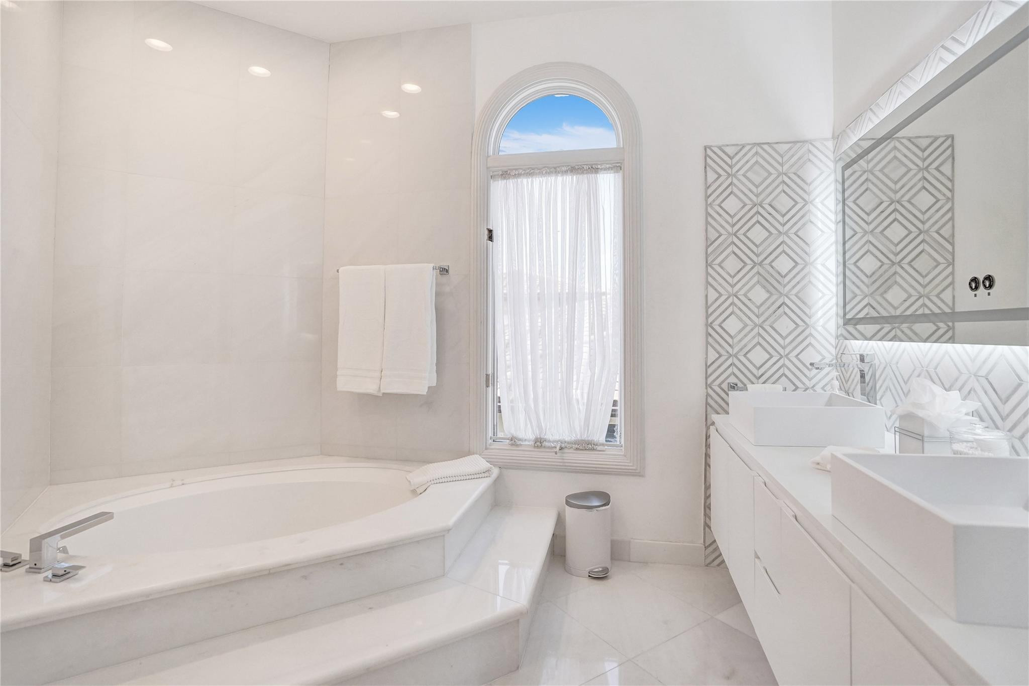 2584 SE 12th St Pompano Beach, FL 33062