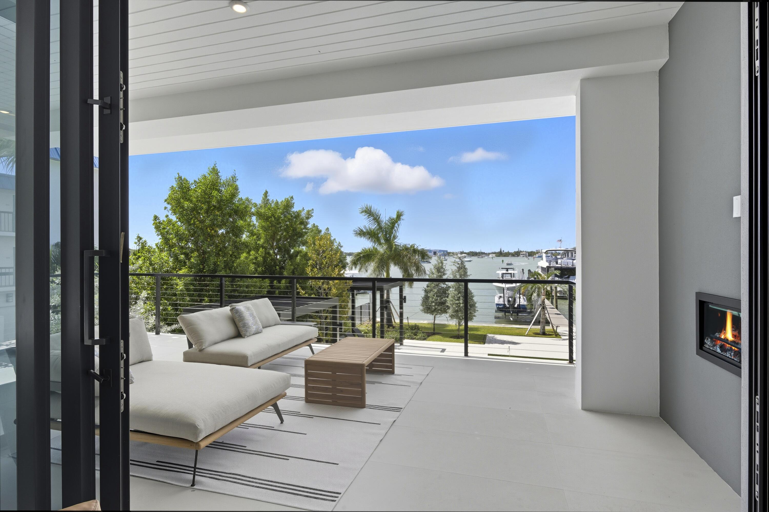 2323 Lk Dr #201 Singer Island, FL 33404