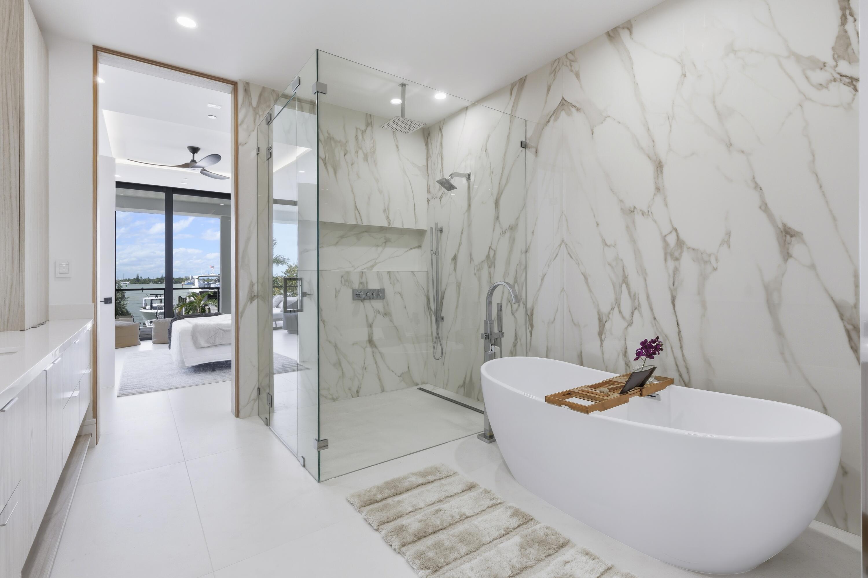 2323 Lk Dr #201 Singer Island, FL 33404