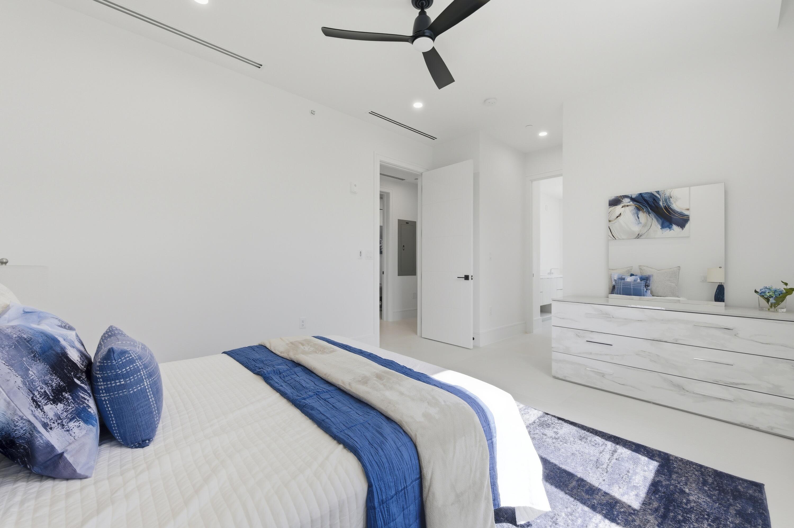 2323 Lk Dr #201 Singer Island, FL 33404