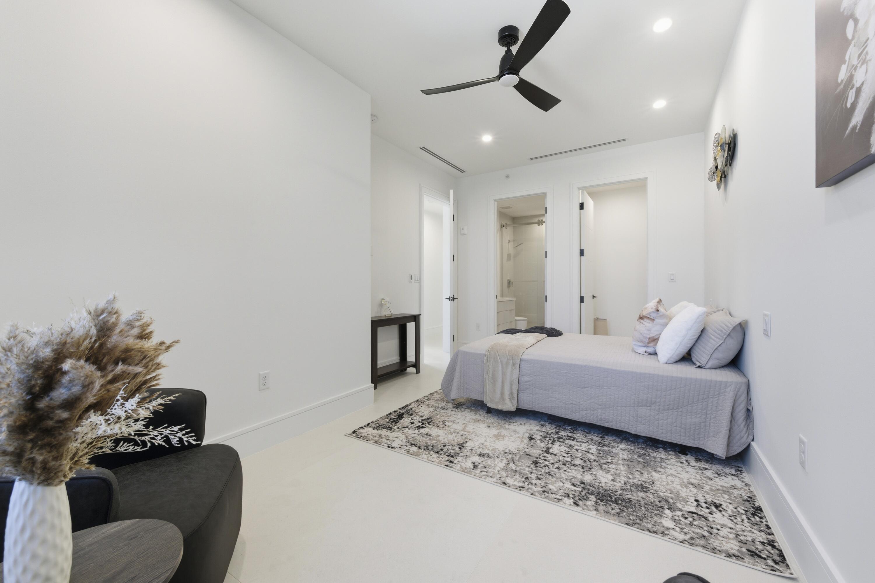 2323 Lk Dr #201 Singer Island, FL 33404