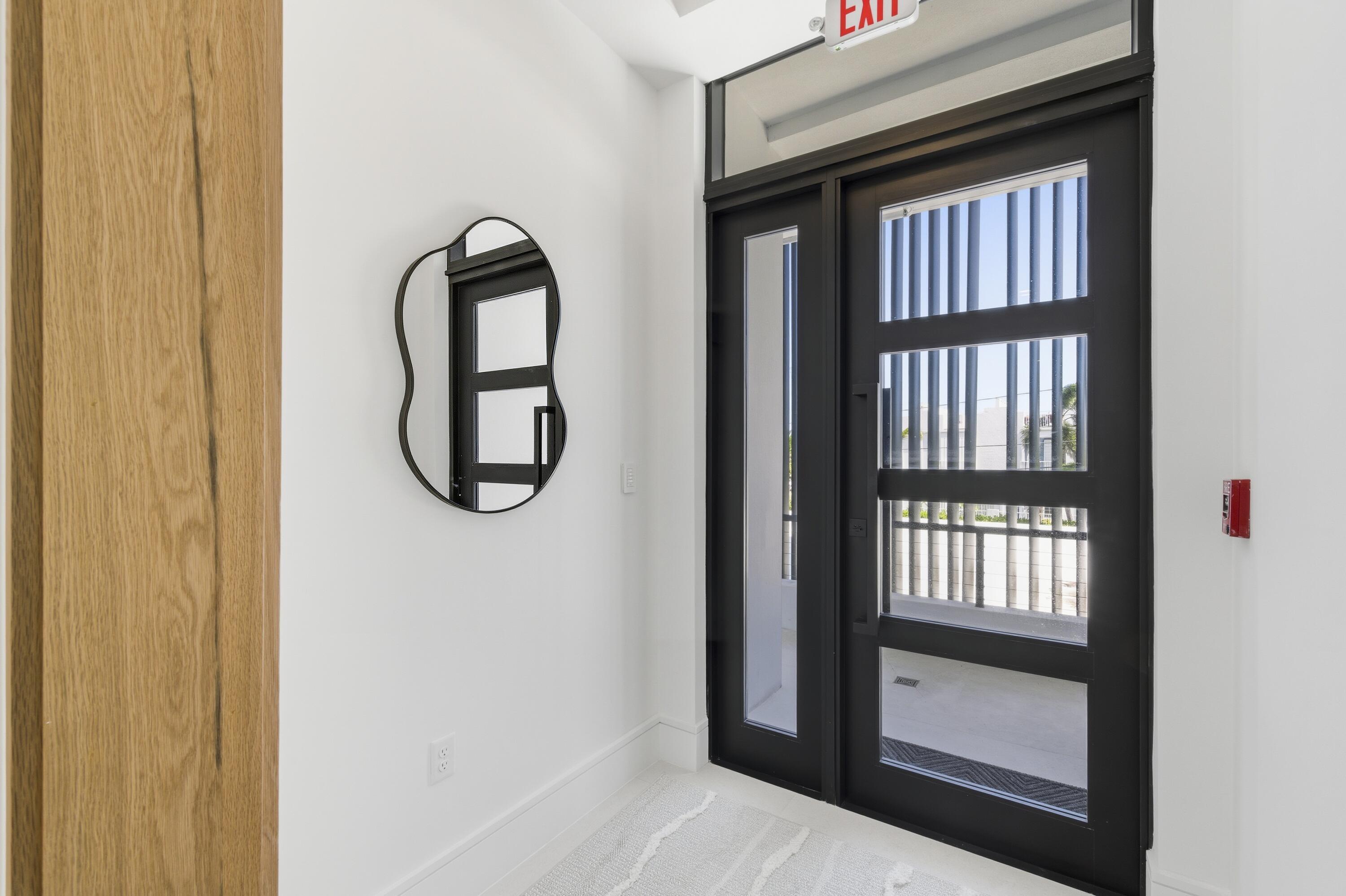 2323 Lk Dr #201 Singer Island, FL 33404
