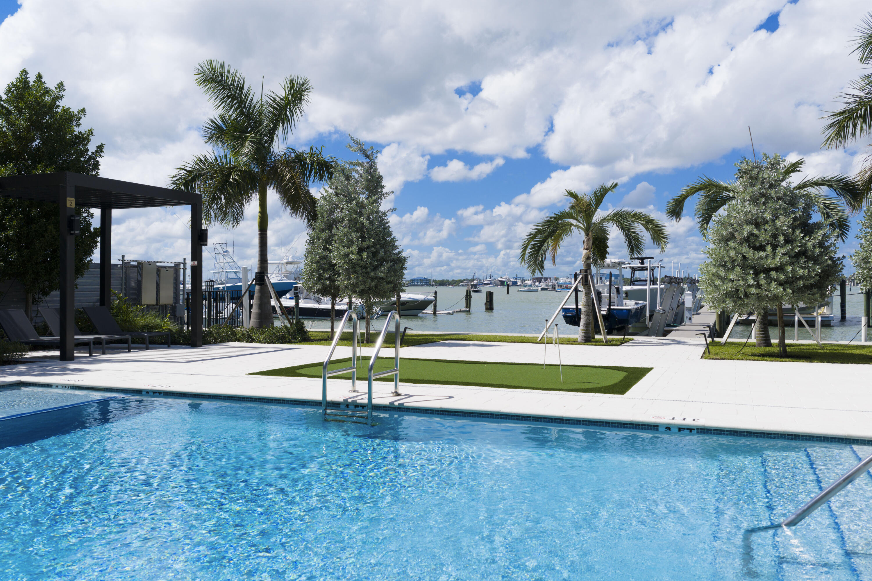 2323 Lk Dr #201 Singer Island, FL 33404