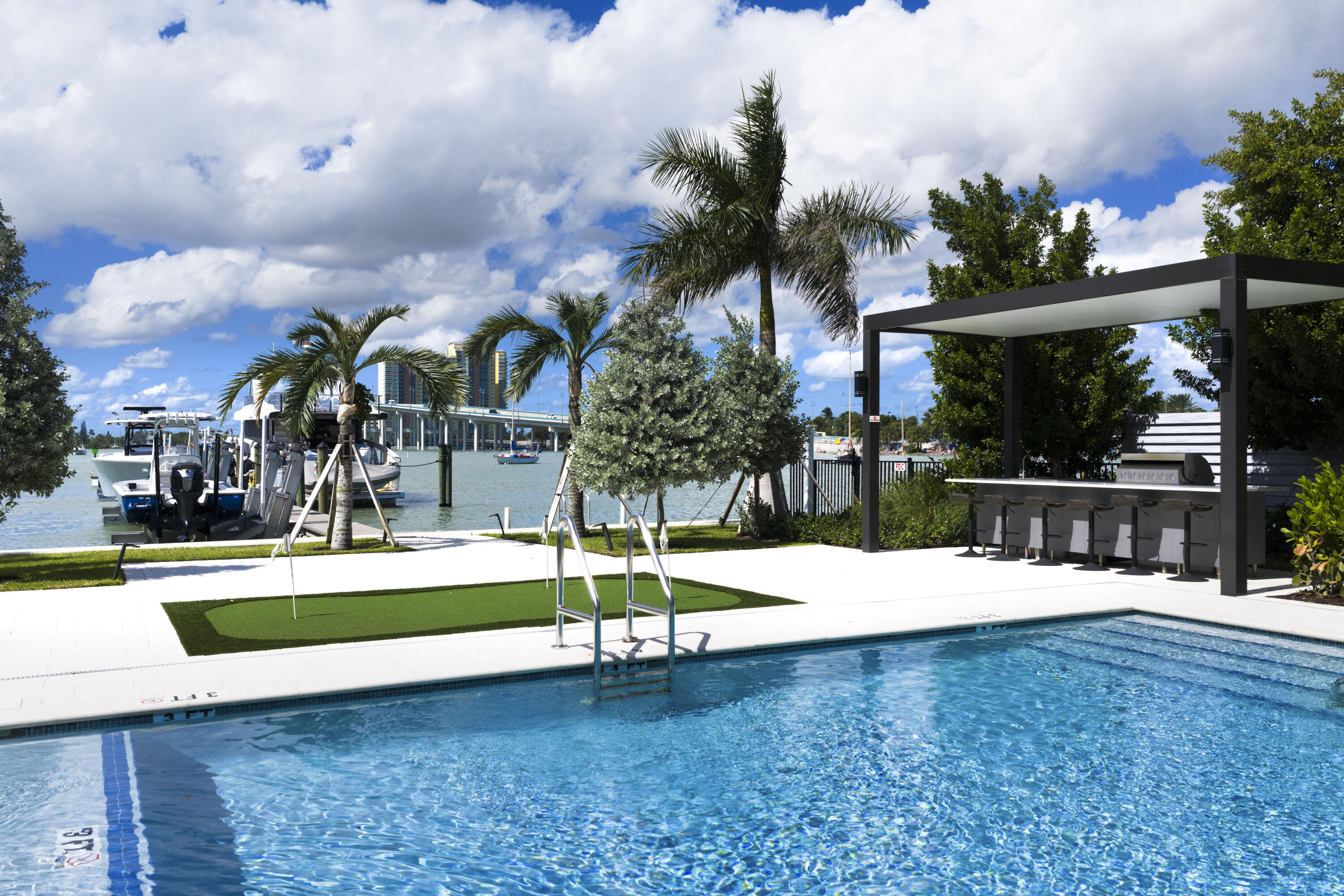 2323 Lk Dr #201 Singer Island, FL 33404