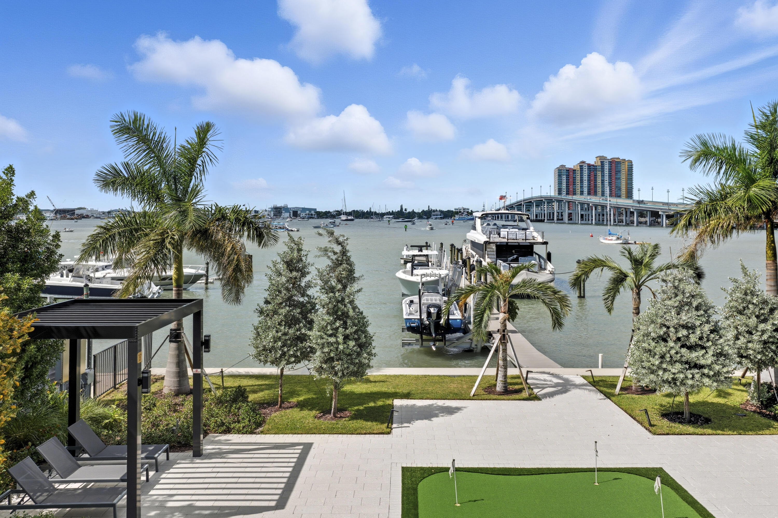 2323 Lk Dr #201 Singer Island, FL 33404