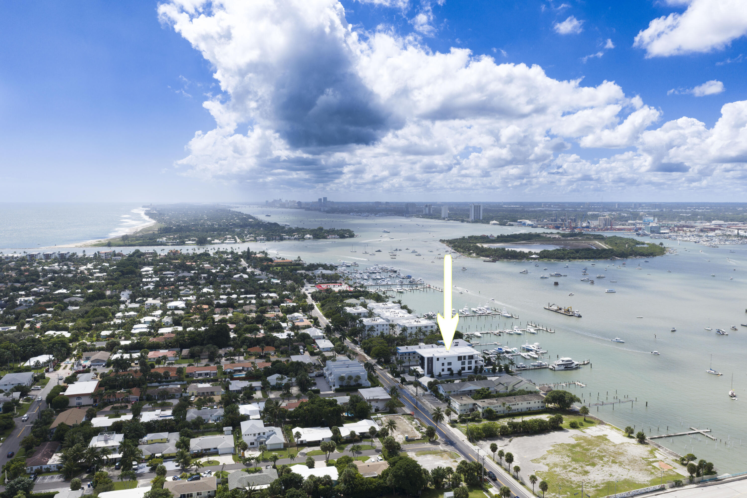 2323 Lk Dr #201 Singer Island, FL 33404