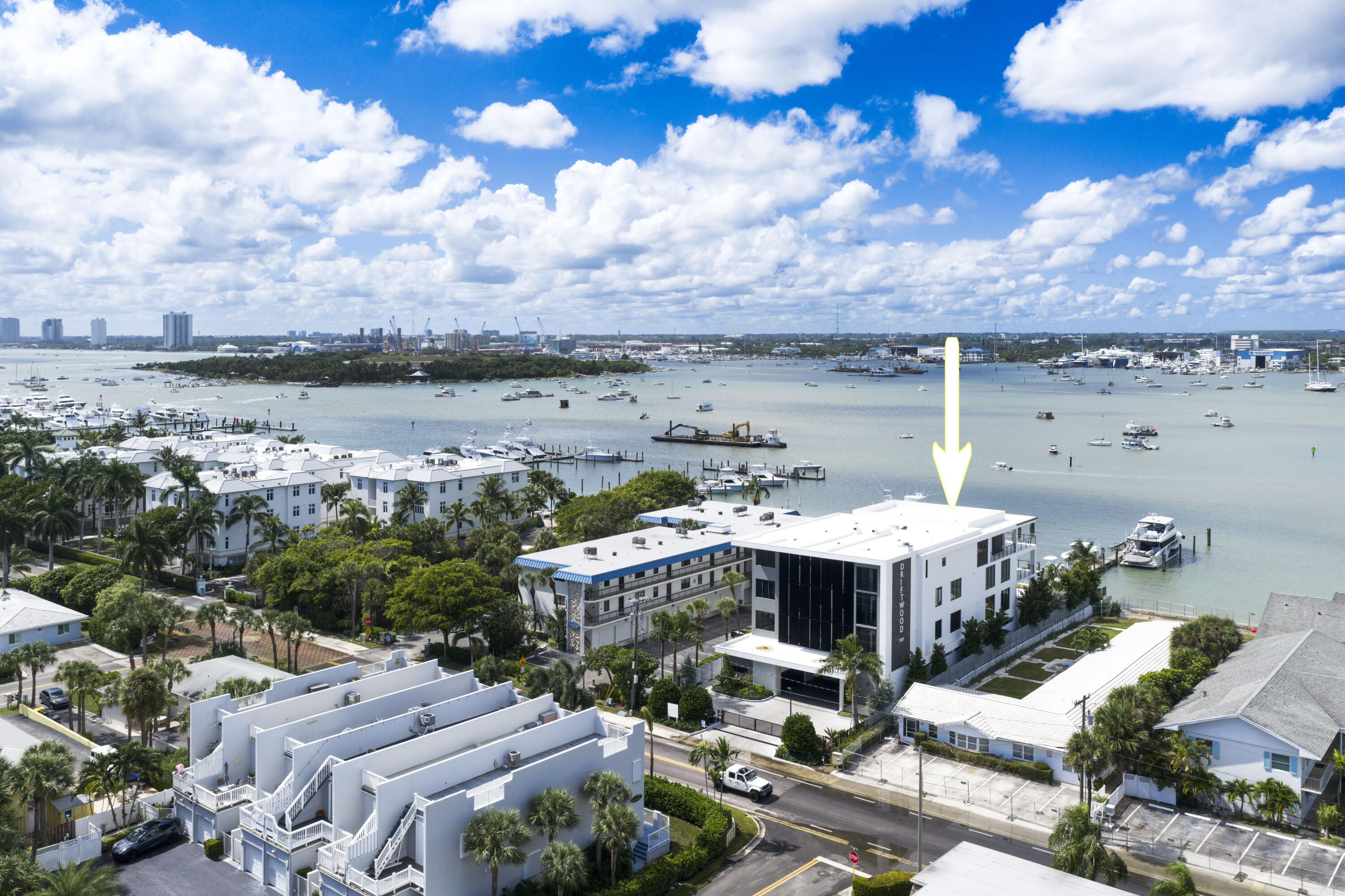 2323 Lk Dr #201 Singer Island, FL 33404