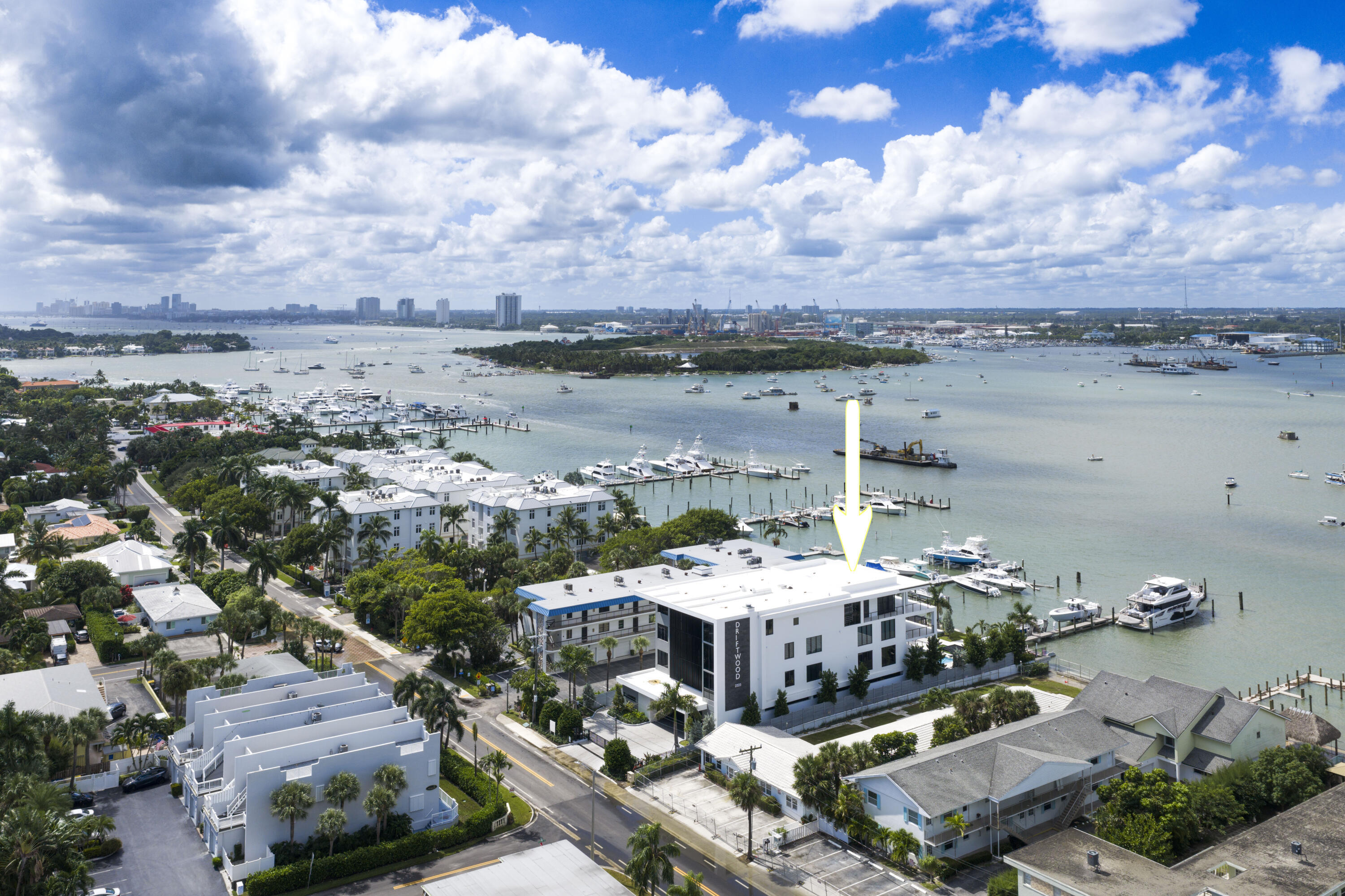 2323 Lk Dr #201 Singer Island, FL 33404
