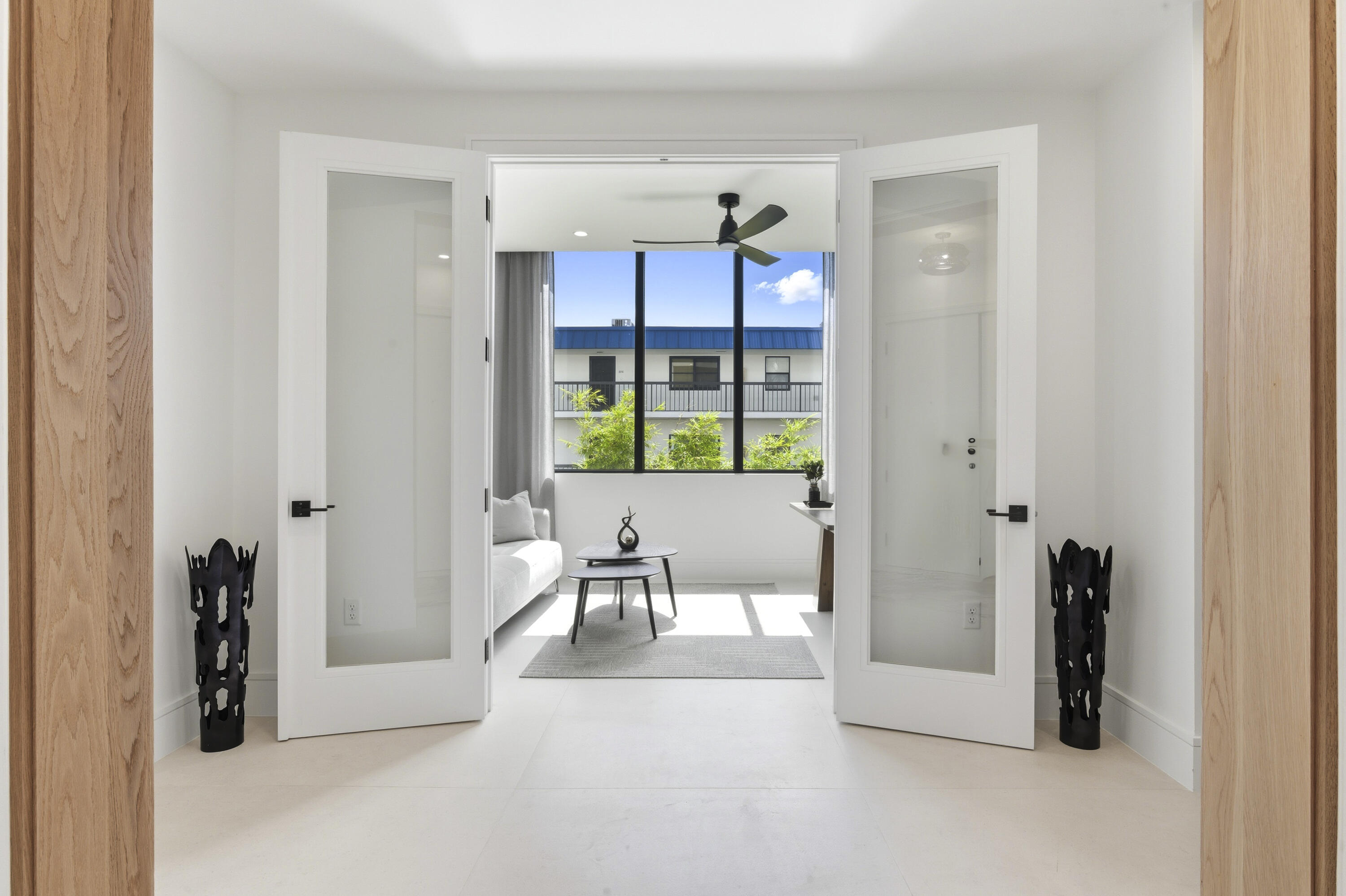 2323 Lk Dr #201 Singer Island, FL 33404