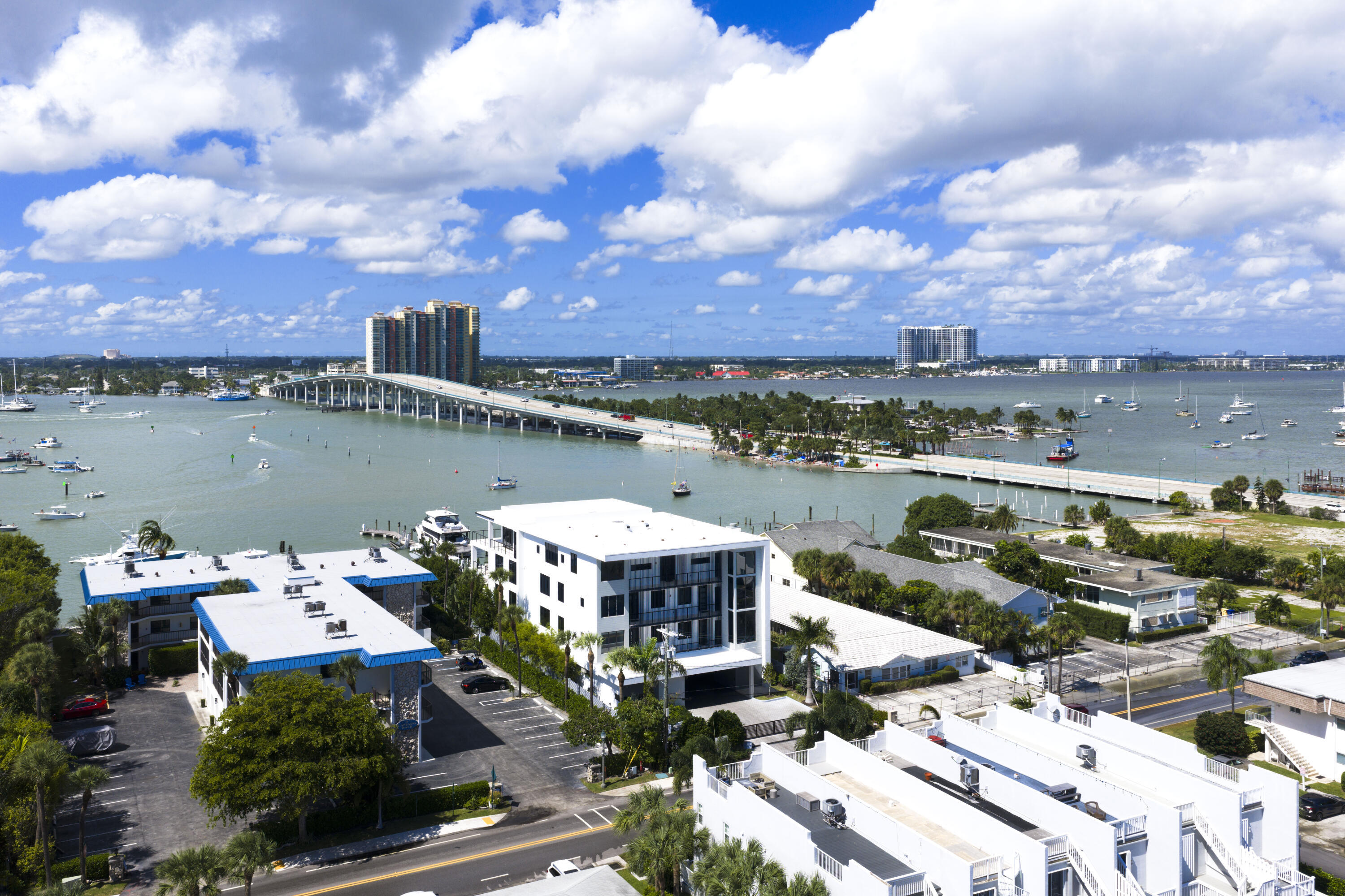 2323 Lk Dr #201 Singer Island, FL 33404