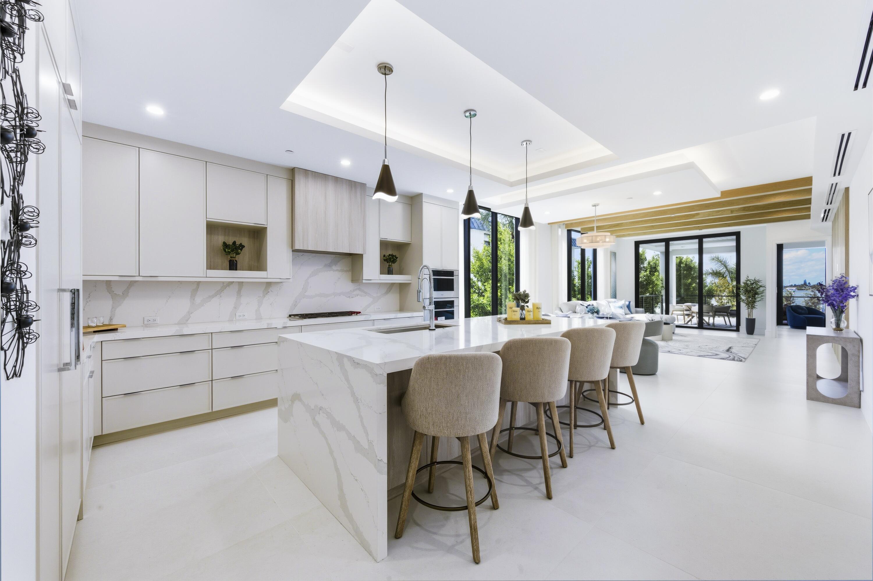 2323 Lk Dr #201 Singer Island, FL 33404