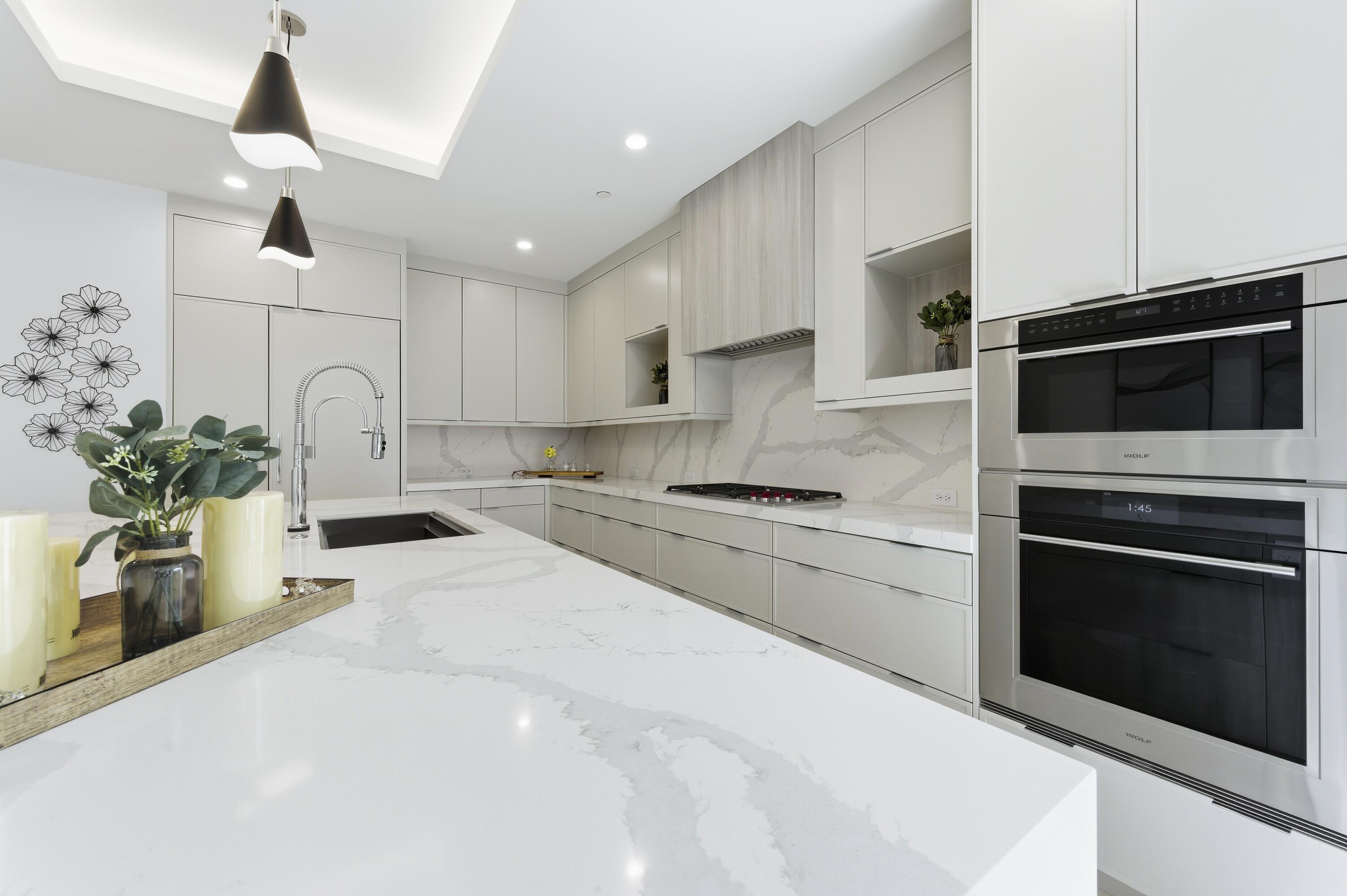 2323 Lk Dr #201 Singer Island, FL 33404
