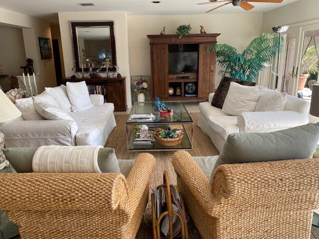 2566 Lucille Dr