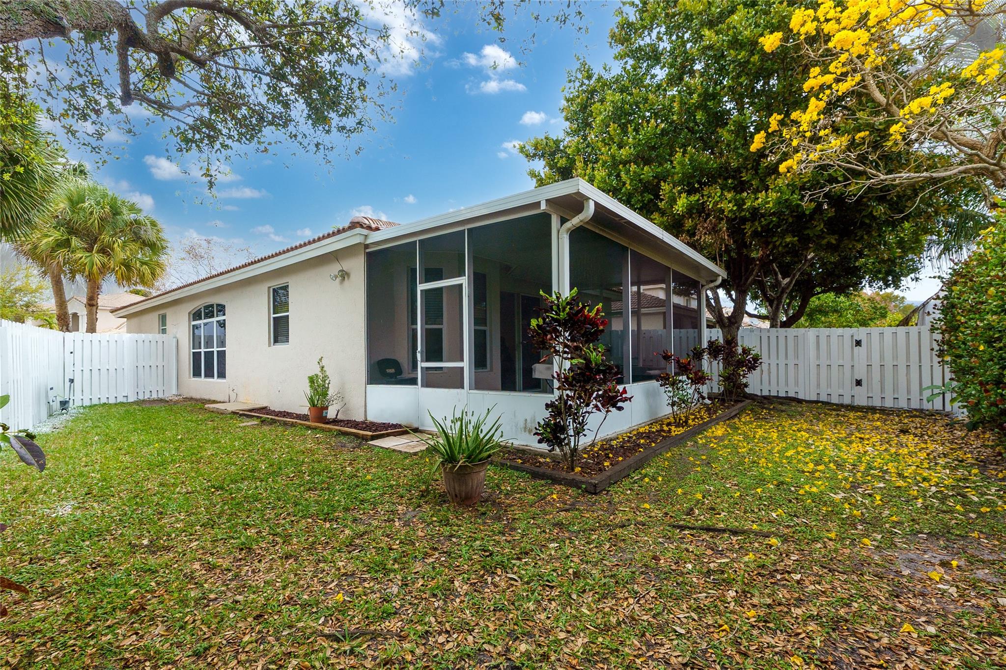 801 NW 130th Ave Pembroke Pines, FL 33028