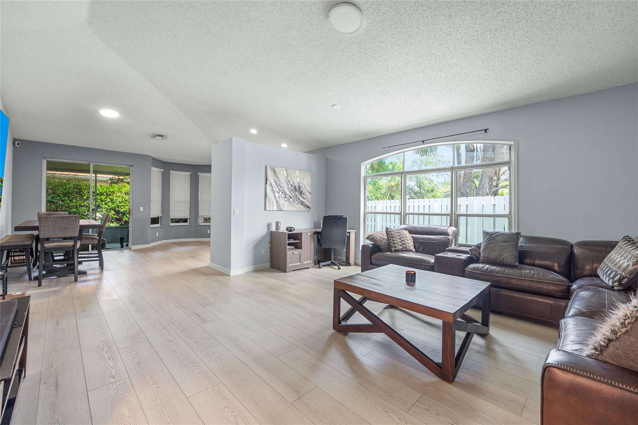 801 NW 130th Ave Pembroke Pines, FL 33028