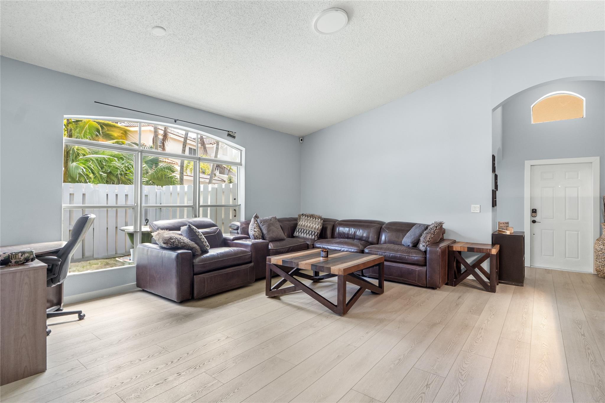 801 NW 130th Ave Pembroke Pines, FL 33028