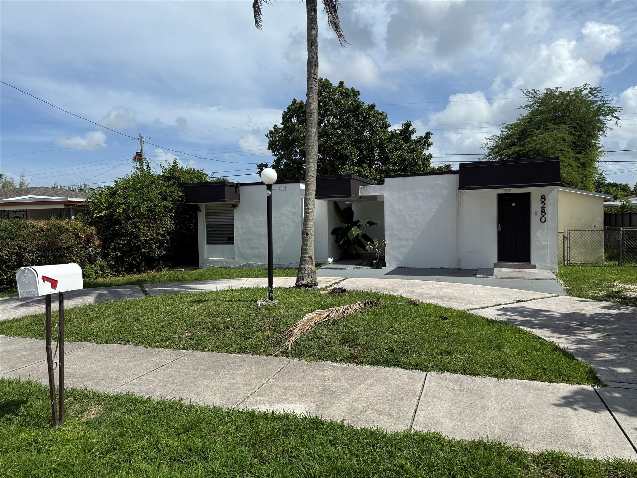 8280 SW 44th St