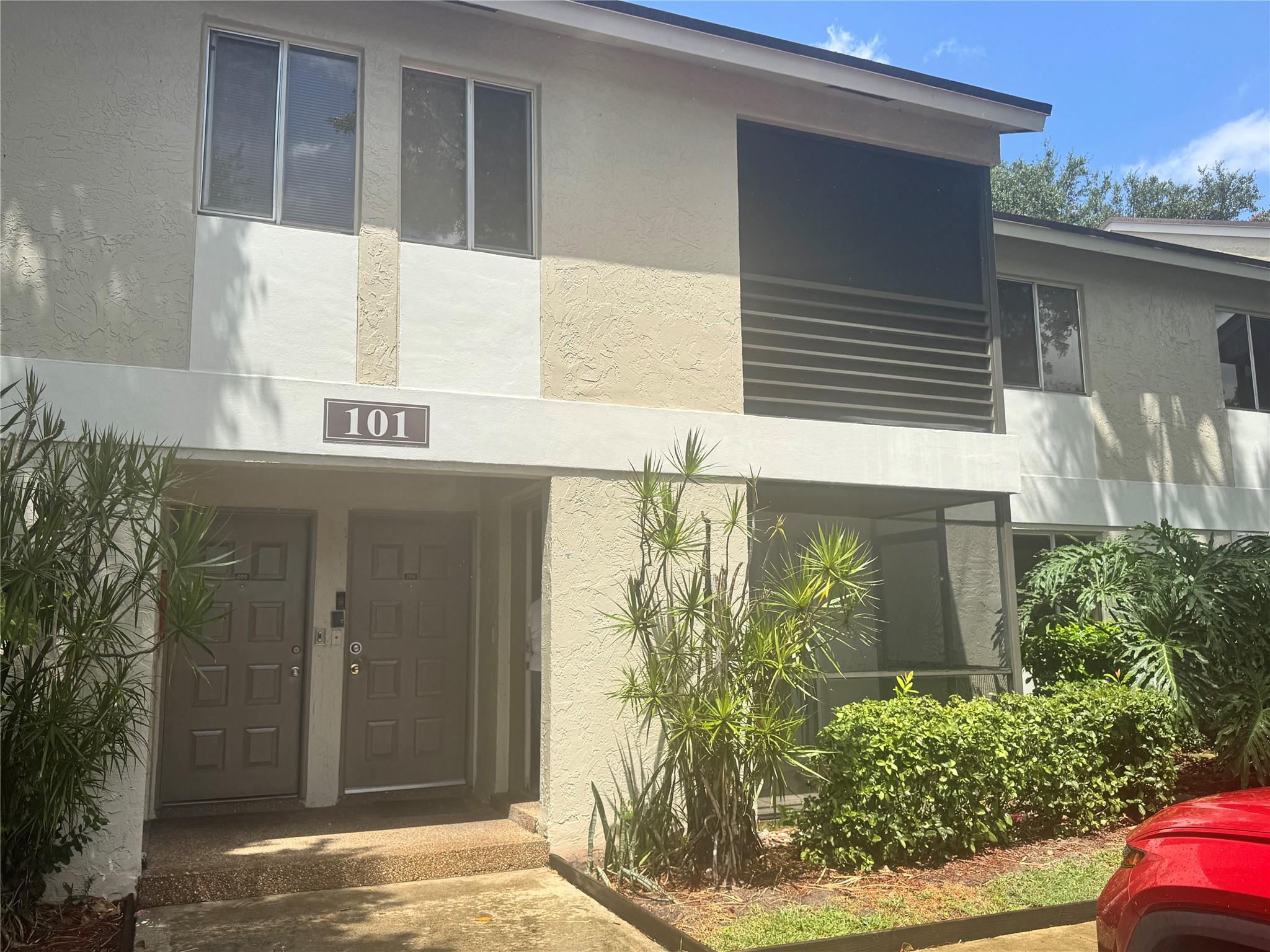 101 Gardens Dr #104