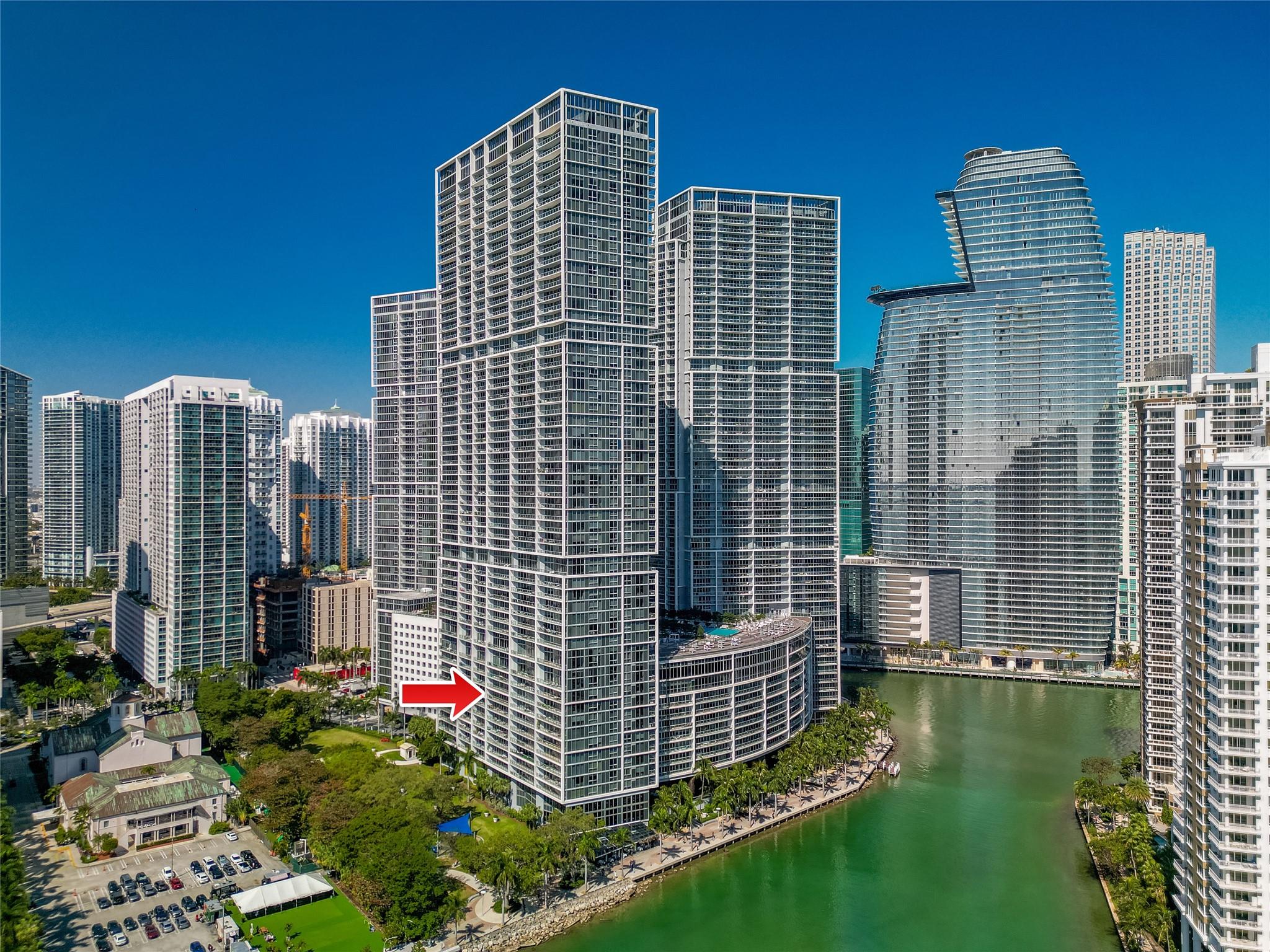 495 Brickell Ave #811