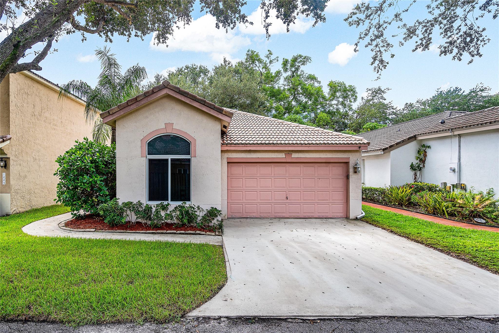 1443 Banyan Cir