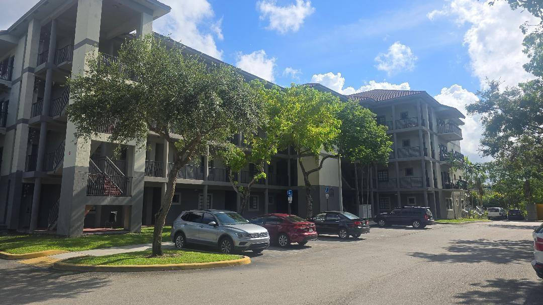 2801 Riverside Dr #208