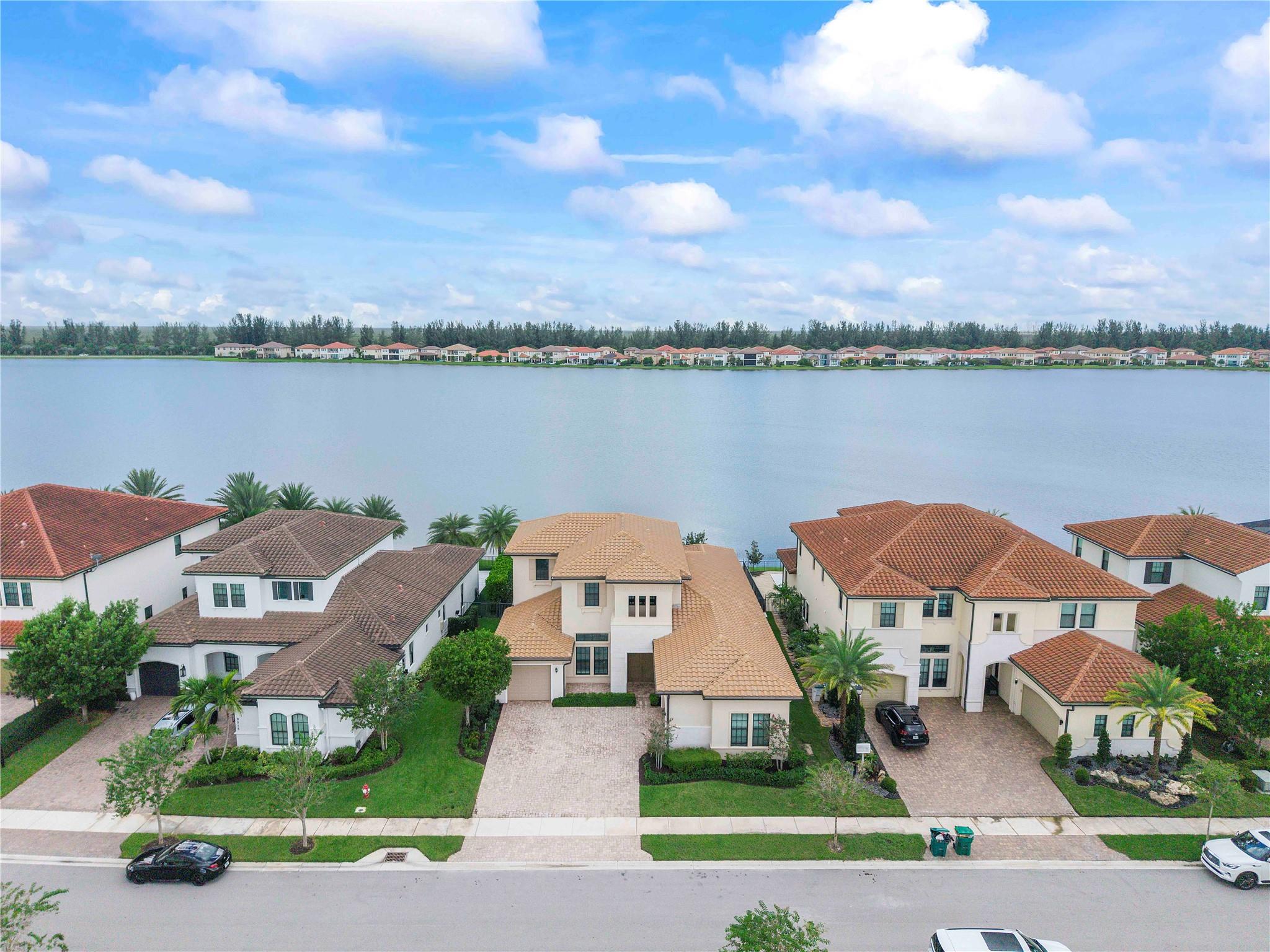 9025 Parkland Bay Dr