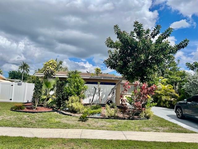 8112 NW 72th Ave