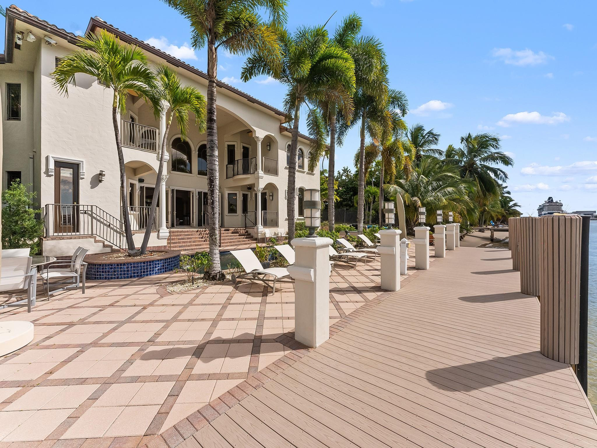 1965 SE 21st Fort Lauderdale, FL 33316