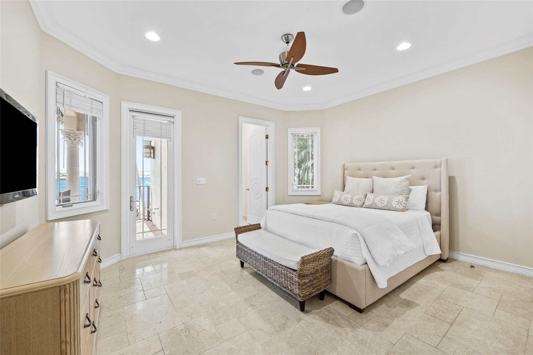 1965 SE 21st Fort Lauderdale, FL 33316