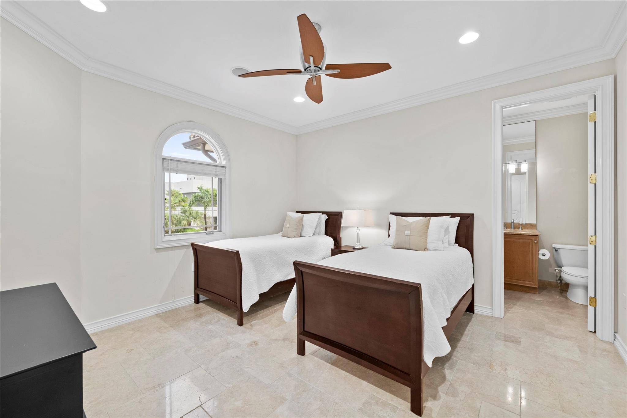 1965 SE 21st Fort Lauderdale, FL 33316