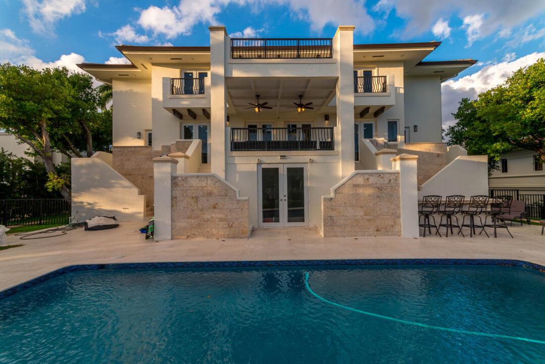 322 Costanera Rd Coral Gables, FL 33143 322 Costanera Rd Coral Gables, FL 33143