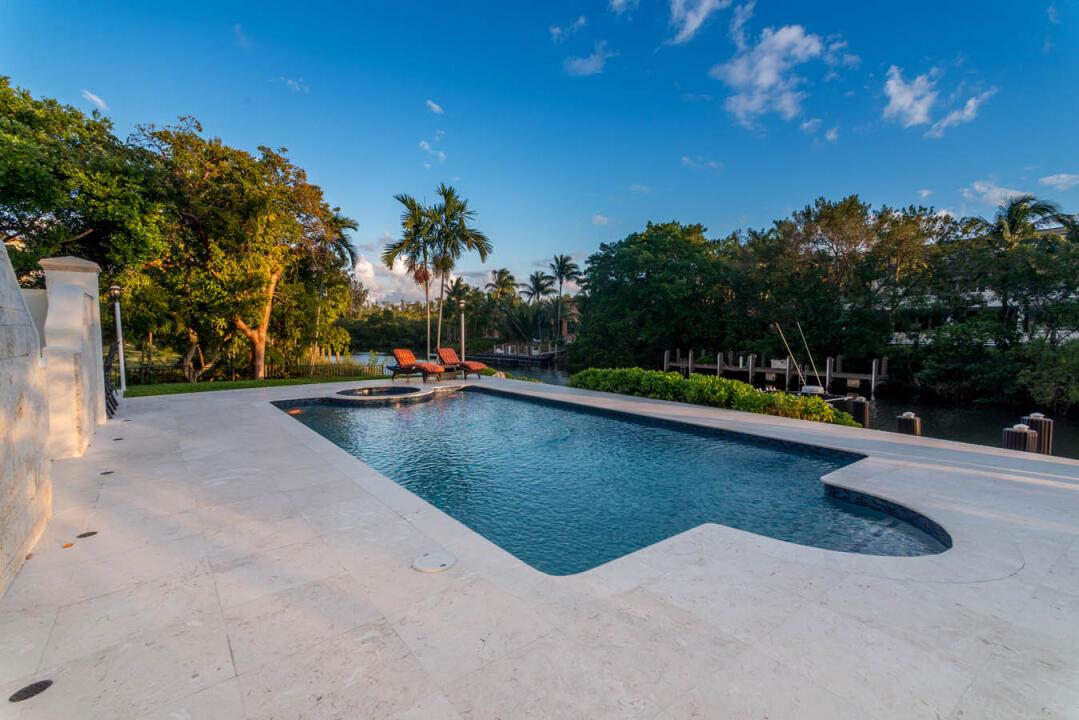 322 Costanera Rd Coral Gables, FL 33143 322 Costanera Rd Coral Gables, FL 33143