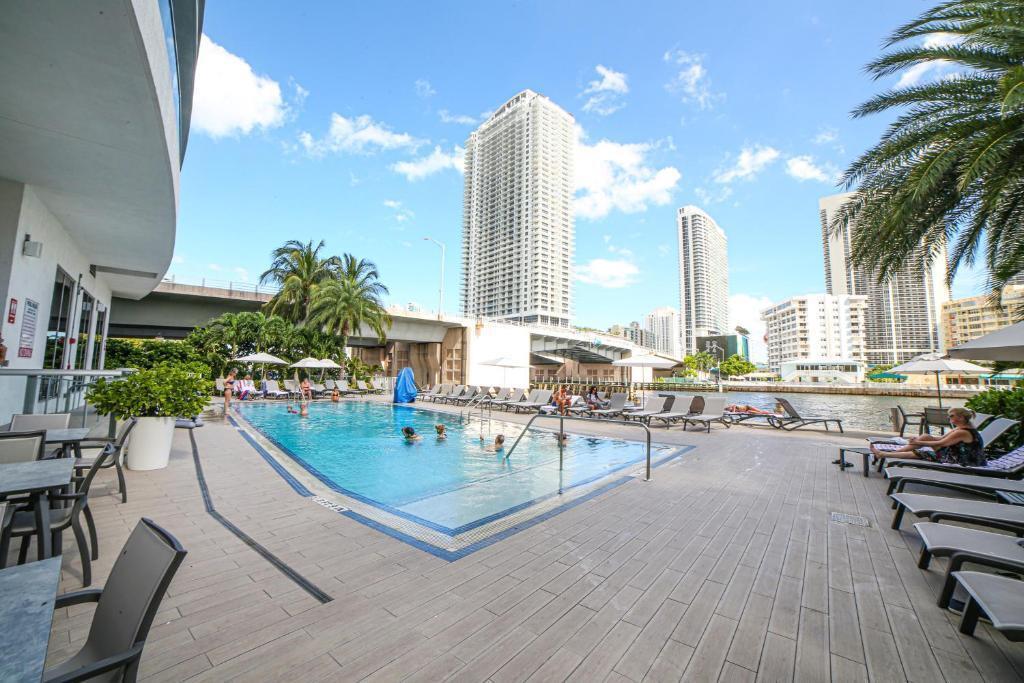 image Beachwalk Condominium2